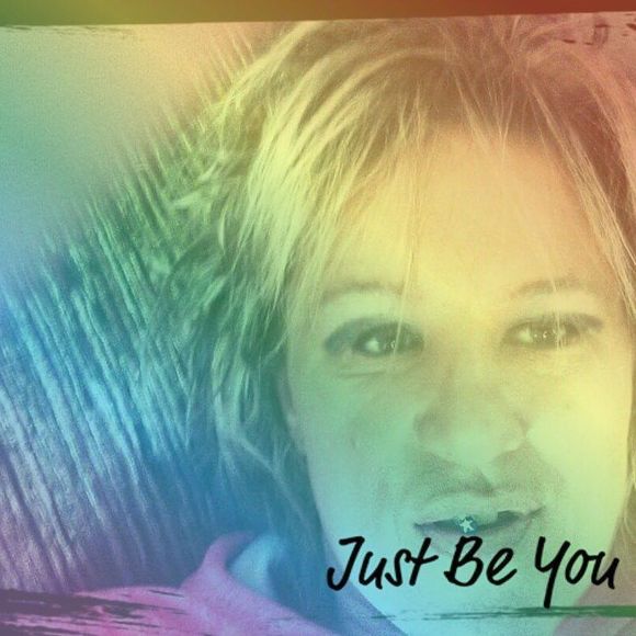 Meet your Posher, Lisa - Picture 1 of 1